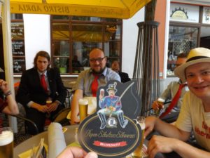 Das Abschiedsbier trinken wir auf den pupenden Schultzen