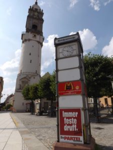 Die Stadt mit pittoresken Türmen und der schönen Mauer - klar PARTEI-Revier