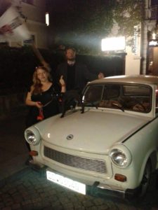 mit Mops und Trabi ist uns der Sieg sicher