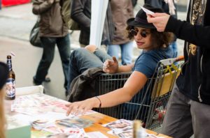 Die Durchsage Wir brauchen mehr Minderheiten am Stand fand sogleich Gehör (Rollstuhlfahrer)